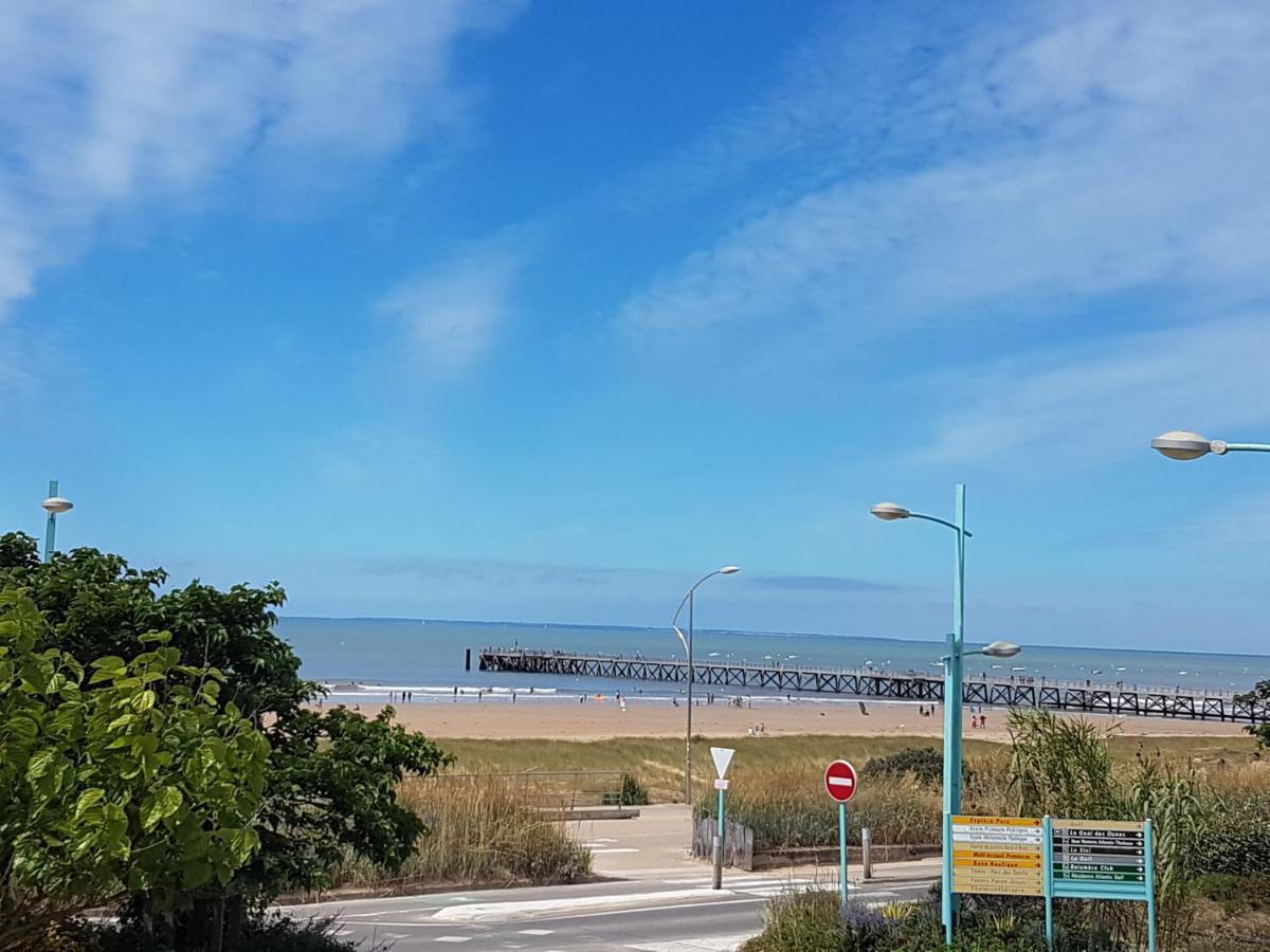 Appartement T2 vue mer les pieds dans l'eau avec parking privé Saint-Jean-de-Monts Extérieur photo